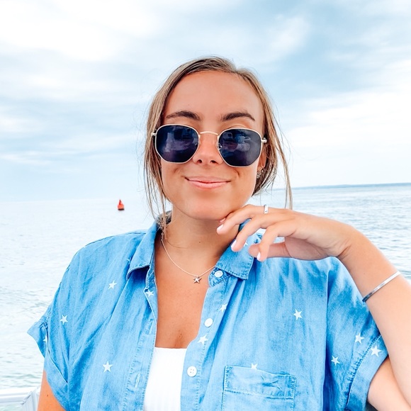 Meet your Posher, Isabelle - Picture 1 of 2